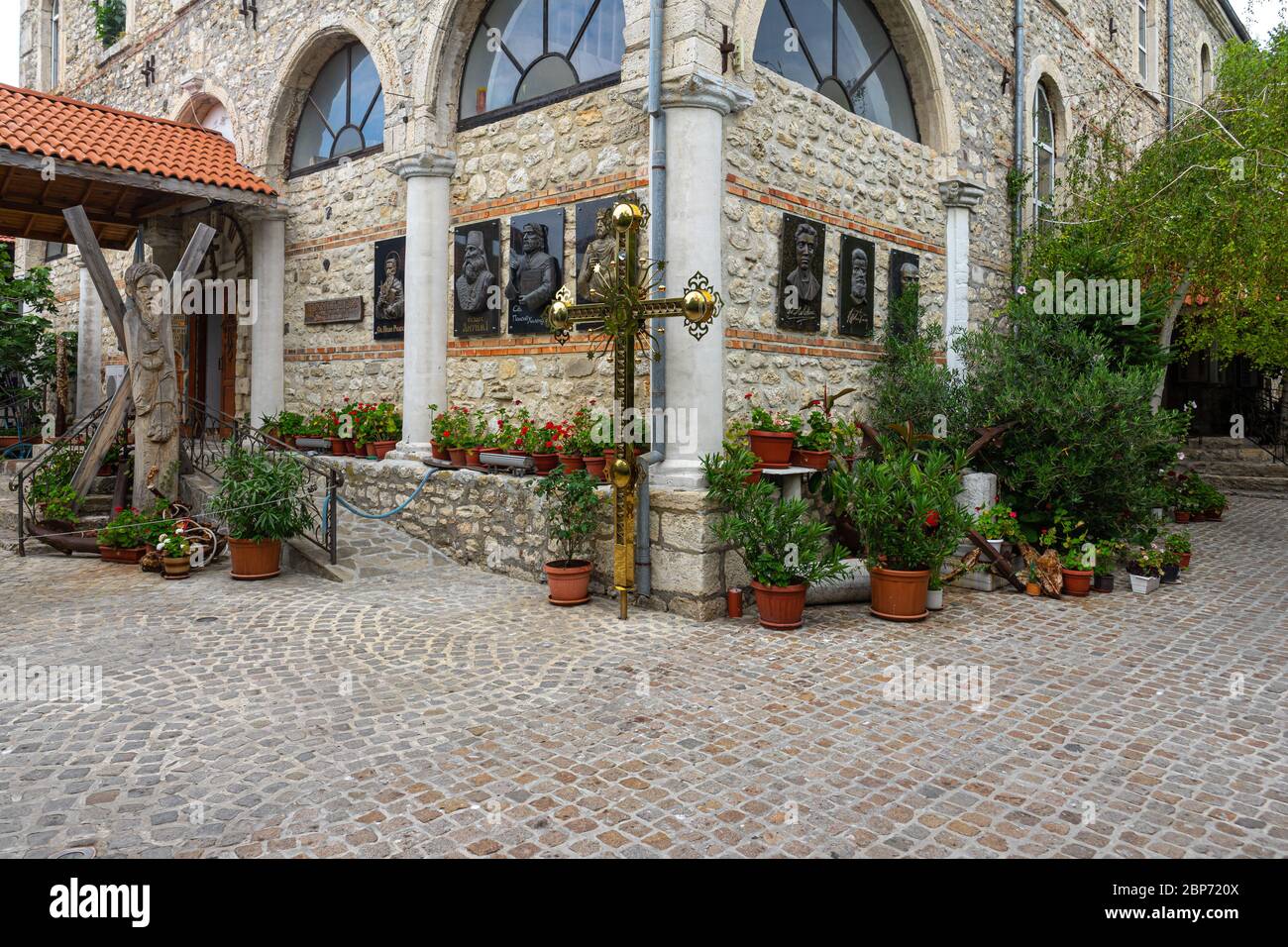 NESSEBAR, BULGARIEN - 22. JUNI 2019: Detail der Fassade der Kirche 'Dormition von Theotokos' Stockfoto