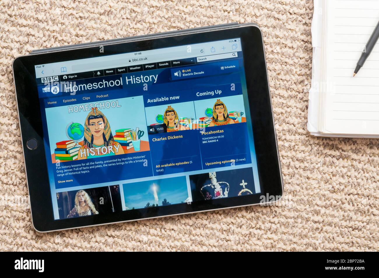 Die BBC Radio 4 Homeschool History Website hilft Eltern, Kinder während der COVID-19 Coronavirus Pandemie 2020 zu Hause zu Schulen. Stockfoto