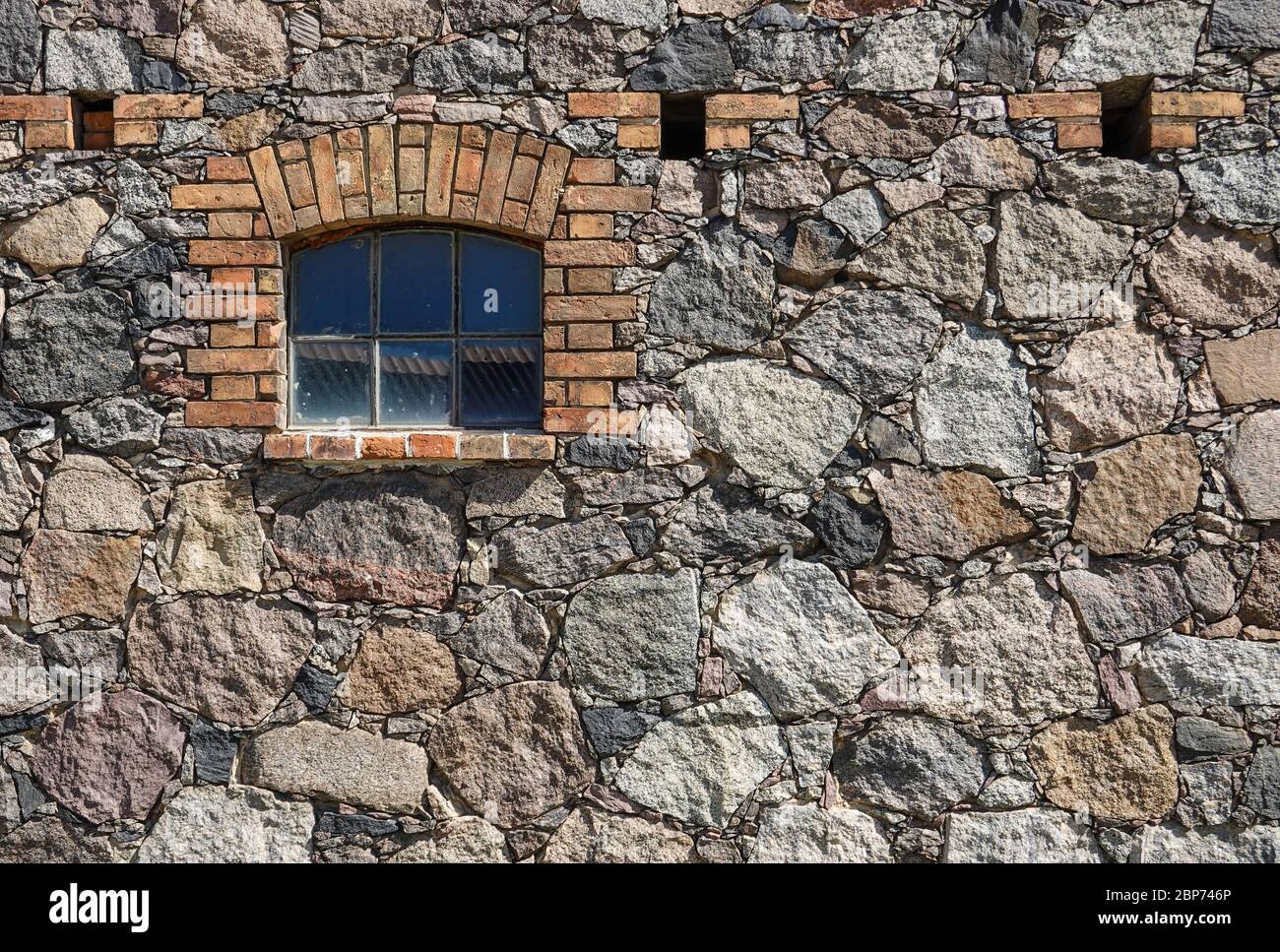 Marxdorf, Deutschland. Mai 2020. Eine Wand einer Scheune aus Feldsteinen. Quelle: Patrick Pleul/dpa-Zentralbild/ZB/dpa/Alamy Live News Stockfoto