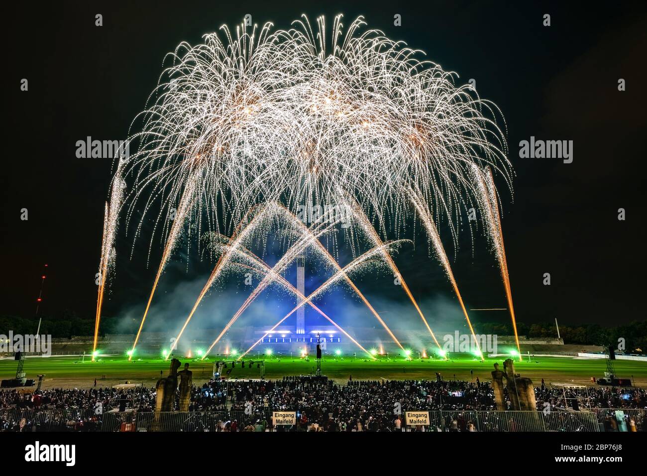 Surex (Polen), Feuerwerk auf höchstem Niveau, Showdown der Königsklasse auf der Pyronale 2019 auf dem Maifeld vor dem Berliner Olympiastadion. Stockfoto