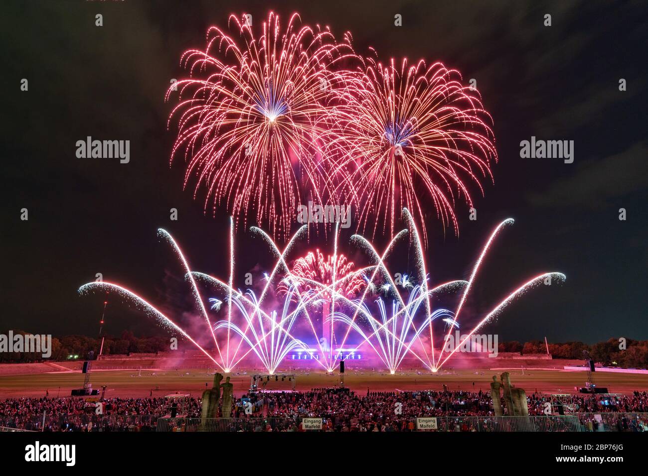 Surex (Polen), Feuerwerk auf höchstem Niveau, Showdown der Königsklasse auf der Pyronale 2019 auf dem Maifeld vor dem Berliner Olympiastadion. Stockfoto