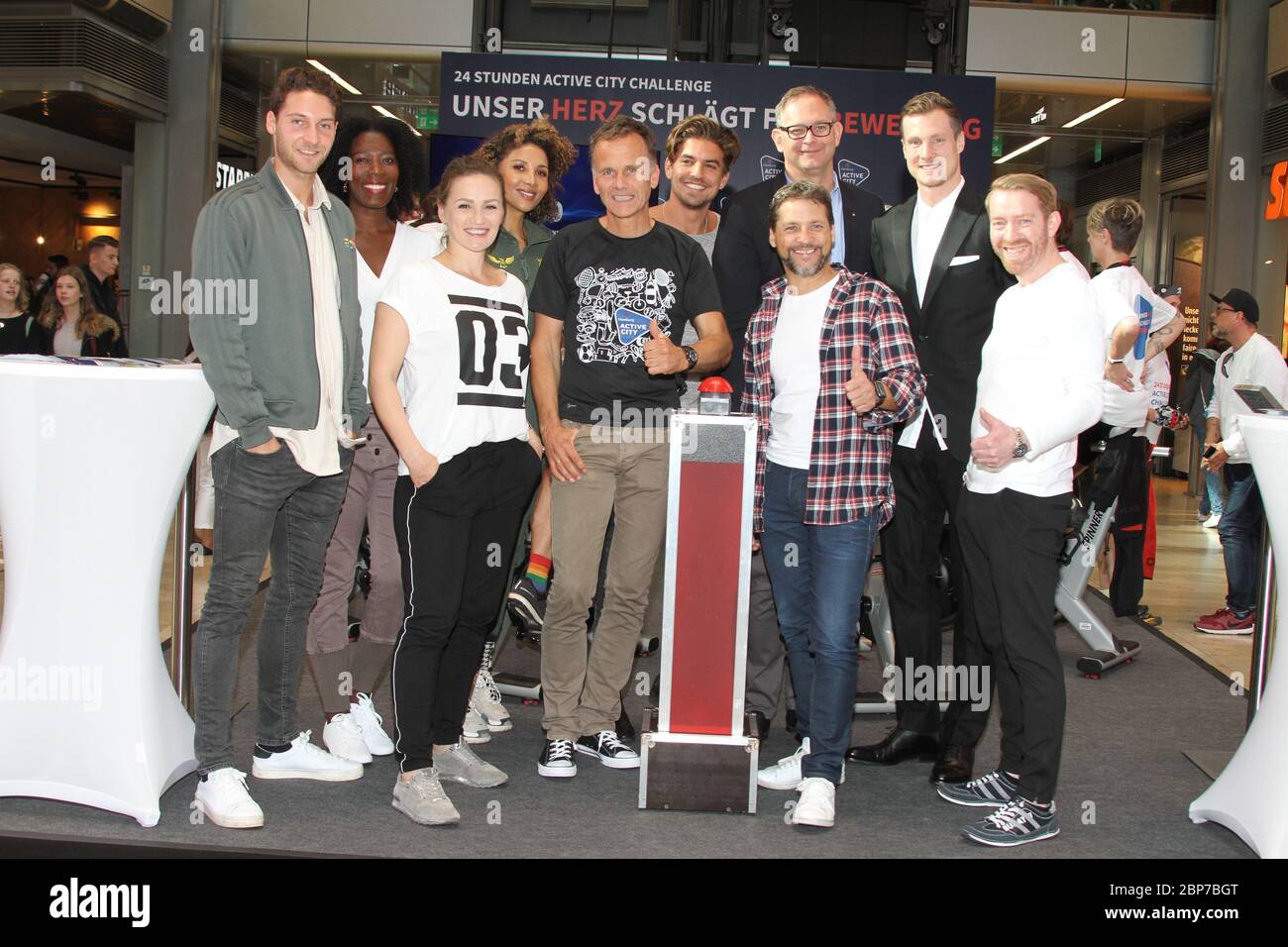 Didi Linnekogel, Dayan Kodua, Ina Menzer, Kristin Kossi, Christoph Holstein, Manuel Hasni, Patrick Bach, Jörg Harengerd, Marcell Jansen, Stefan Beiter, Active City Challenge, Europapassage Hamburg, 28.09.2019 Stockfoto