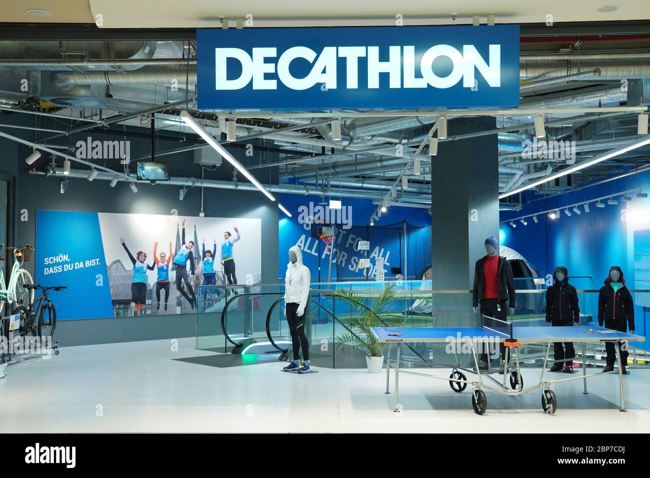 Wirtschaft, Köln SportgeschÃ¤ft, Sportkette Decathlon Stockfoto