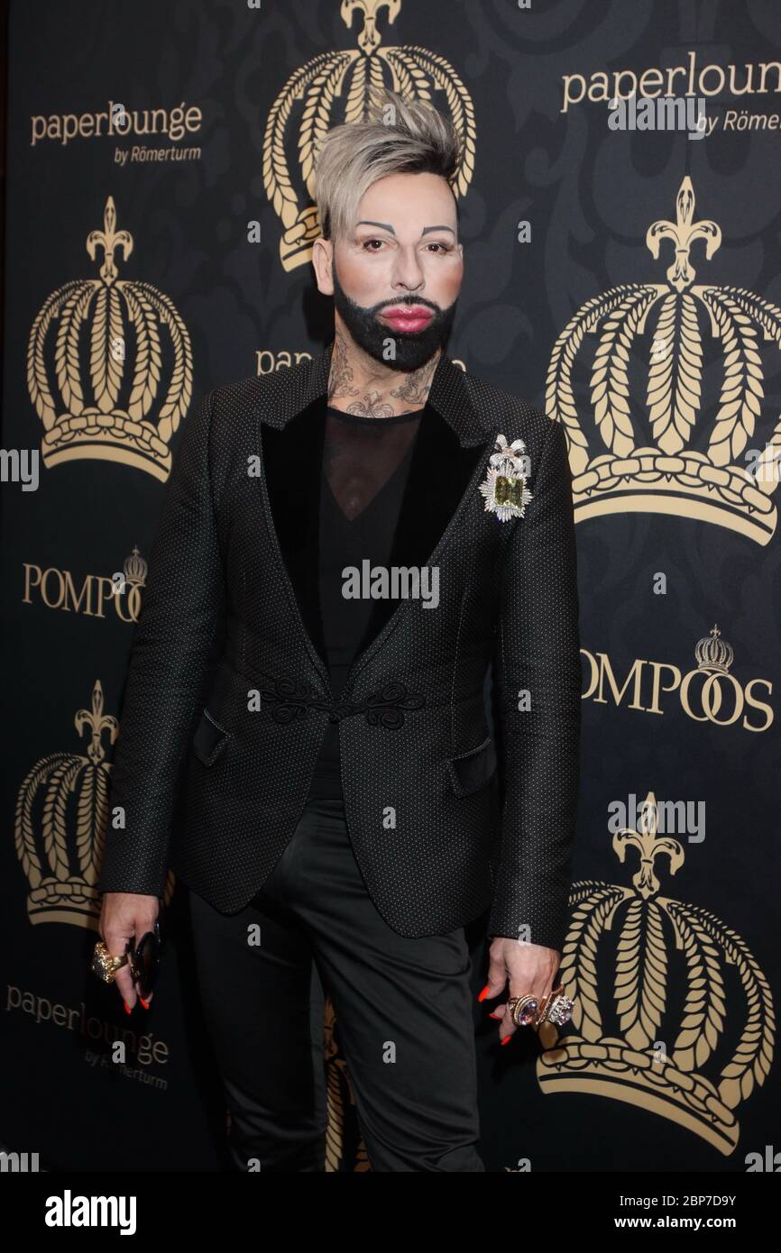 Harald Gloeoeckler,Präsentation der gemeinsamen Sammlung von Harald Gloeoeckler mit dem Spezialisten für Kunst und Kunst, Roemerturm,GAGA Club Reeperbahn Hamburg,08.10.2019 Stockfoto