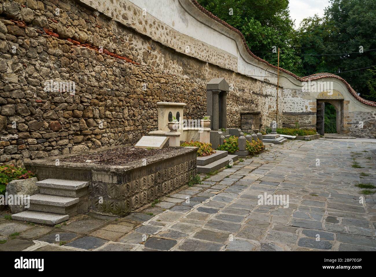 PLOVDIV, BULGARIEN - 02. JULI 2019: Grab des Abtes der Himmelfahrt der Heiligen Jungfrau orthodoxe Kirche. Plovdiv ist die zweitgrößte Stadt Bulgariens. Stockfoto