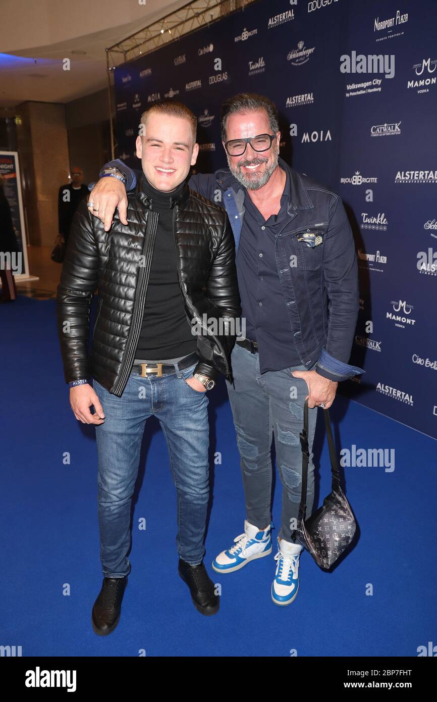 Alex Jolig mit Sohn Paul Jolig, Late Night Shopping bei AEZ, Hamburg, 25.10.2019 Stockfoto