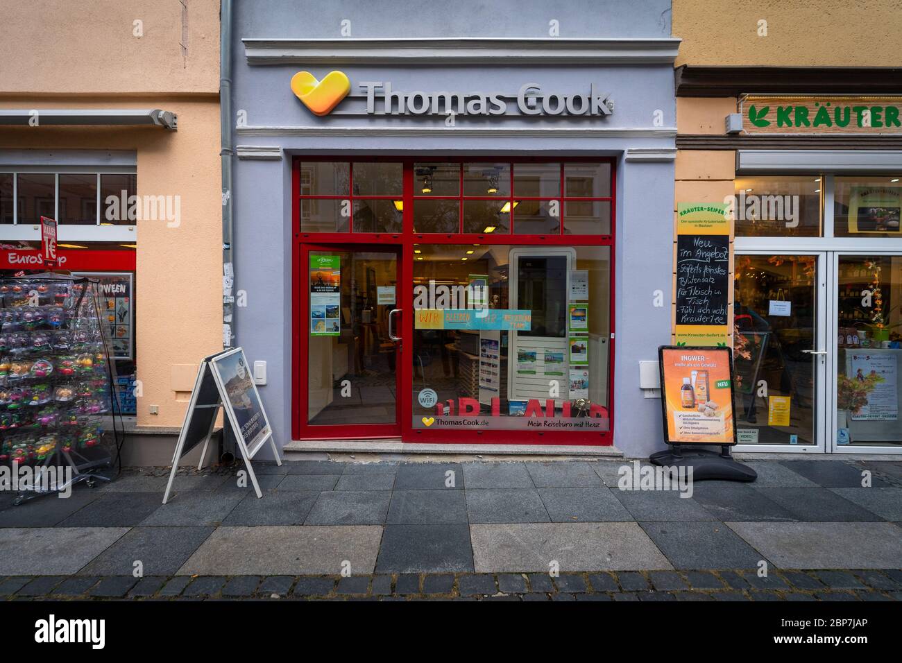 BAUTZEN, DEUTSCHLAND - 10. OKTOBER 2019: Büro des Reisebüros Thomas Cook Group. Das größte britische Reisebüro ging am 23. September 2019 in Konkurs. Stockfoto