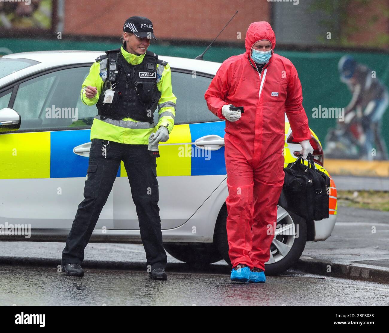 Polizei am Tatort in der King Street, Blackburn, nach dem Tod einer Frau durch eine mutmaßliche Schusswunde am Sonntag. Stockfoto