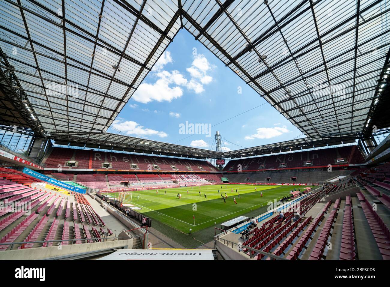 Übersicht, Innenansicht, Spielszene, Action, Fußball 1.Bundesliga, 26.Spieltag, FC Köln (K) - FSV FSV FSV Mainz 05 2: 2, am 17. Mai 2020 in Köln/Deutschland. Foto: Thomas Fvsshnrich/Pool nur für journalistische Zwecke! Nur für redaktionelle Verwendung! Nach den Vorgaben der DFL Deutsche Fuvuball Liga ist es untersagt, im Stadion Fotos und/oder vom Spiel aufgenommene Fotos in Form von Sequenzbildern und/oder videoähnlichen Fotoserien zu verwenden oder zu machen. Die DFL-Bestimmungen verbieten die Verwendung von Fotos als Bildsequenzen und/oder quasi-Video. ¬ Verwendung weltweit Stockfoto