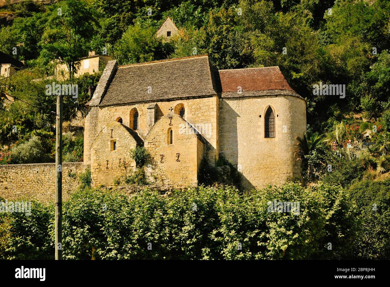 Die romanische Kapelle des Dorfes eines der schönsten Dörfer in Frankreich La Roque-Gageac in der Abendsonne – Bilddatum Samstag 31 Ju Stockfoto