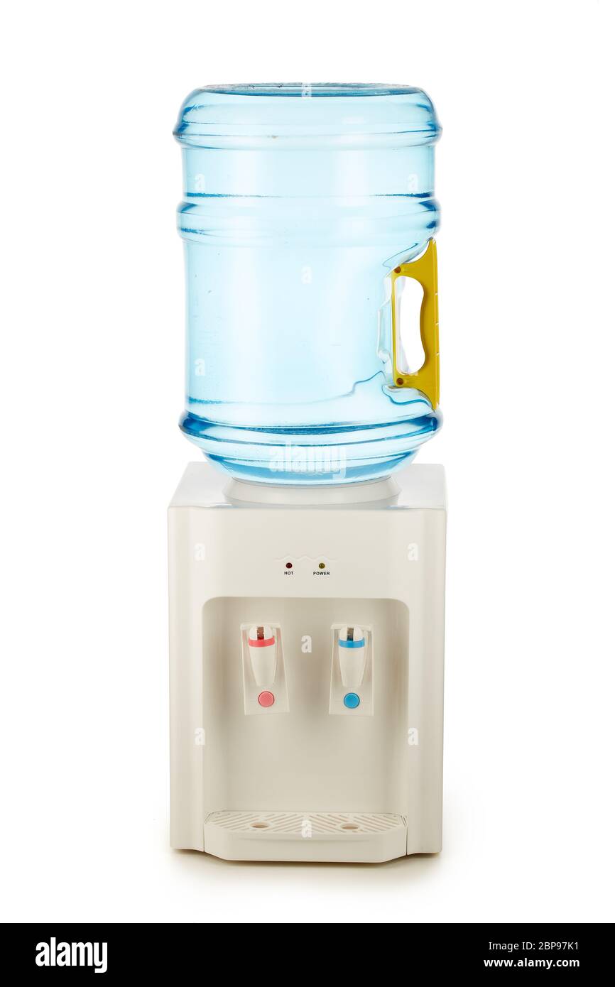 Wasserkühler mit großer blauer Plastikflasche voll mit gereinigtem Wasser  auf weißem Hintergrund isoliert. Trinkwasser aus reinem Wasser. Wasserkühler  für Büro und h Stockfotografie - Alamy
