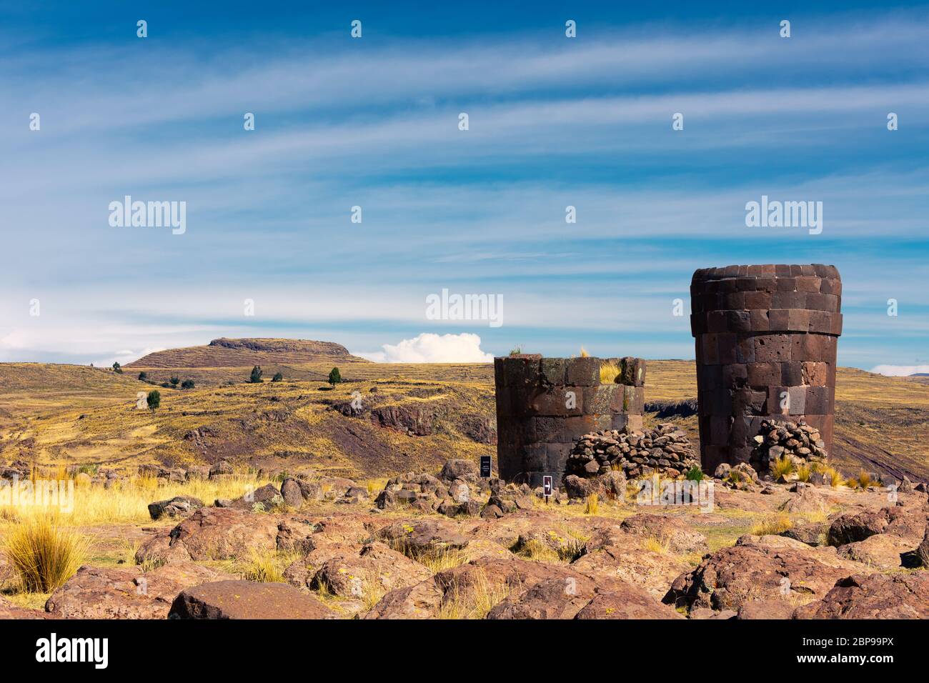 Uraltes Grab der indigenen Bevölkerung namens Sillustani in Puno, Süd-Peru. Vier Stockfoto