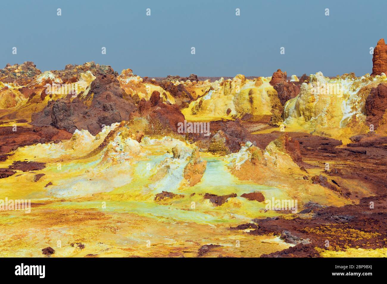 Schöne kleine Schwefel seen Dallol, Äthiopien. Danakil Depression ist die heißesten Ort der Erde in Bezug auf das ganze Jahr über Durchschnittstemperaturen. Es ist als Stockfoto