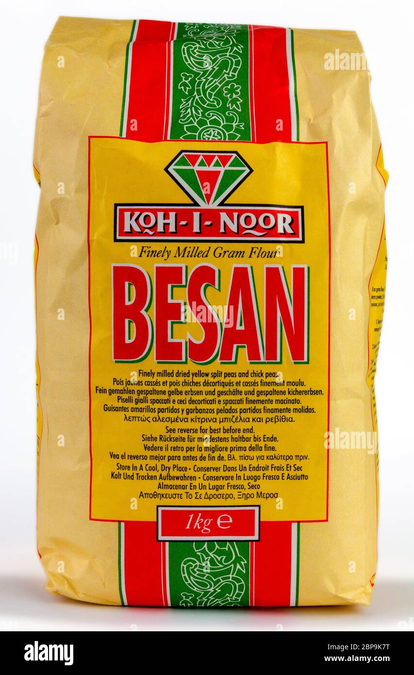 Coventry, West Midlands, UK - 18. Mai 2020: Beutel mit Koh-i-Noor-Gram-Gram mit Mehl ungeöffnet auf einem isolierten weißen Hintergrund Stockfoto