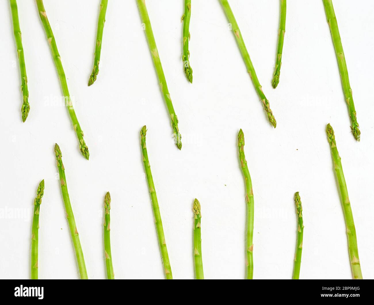 Spargel auf einem weißen Hintergrund isoliert Stockfoto