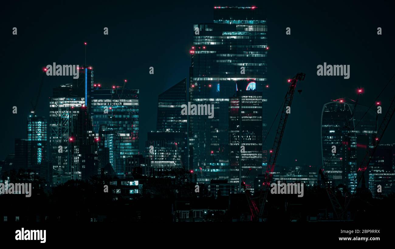 Die Skyline von London bei Nacht Stockfoto
