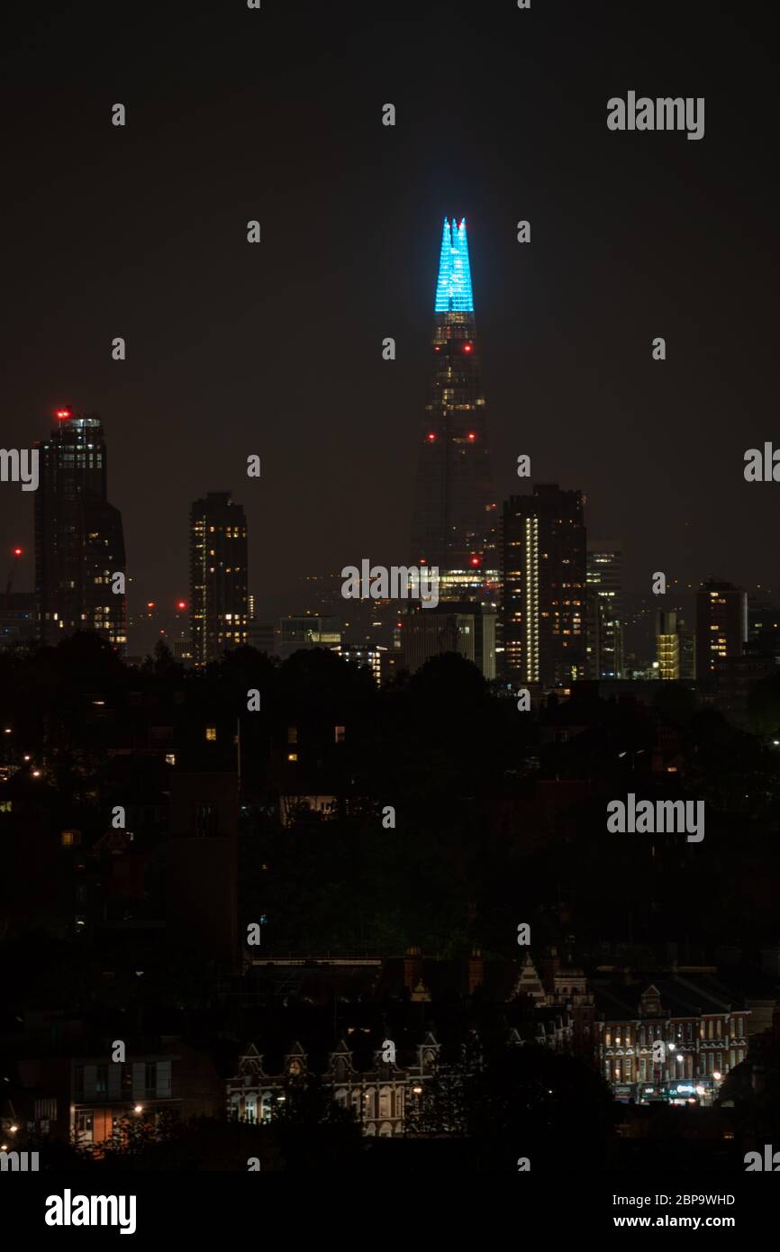 Die Skyline von London bei Nacht Stockfoto