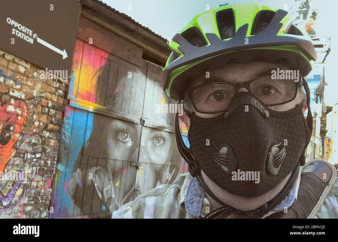 Urban Cycle Maske verwendet in London Corona-Virus Lockdown Stockfoto