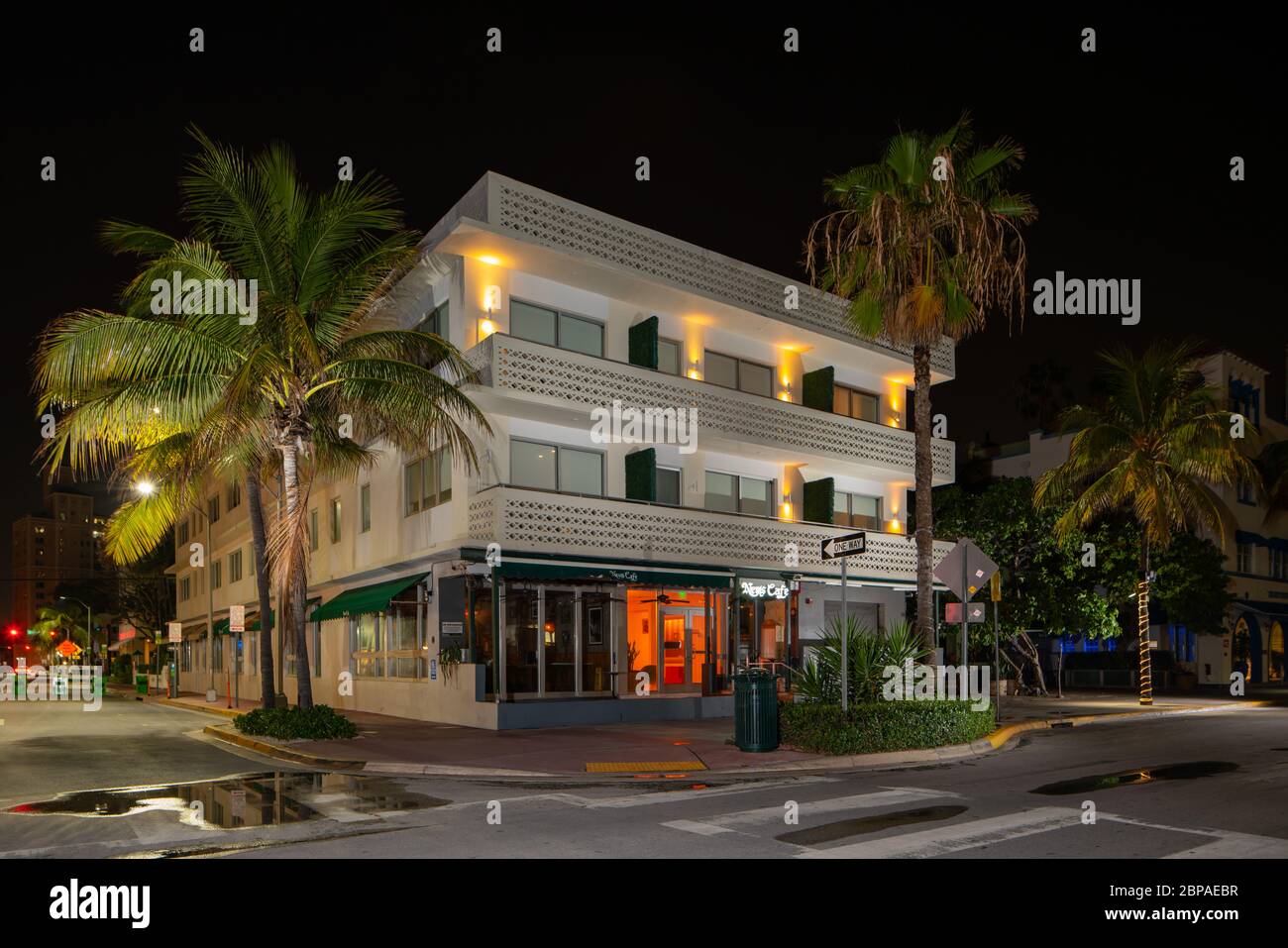 News Cafe Ocean Drive aufgrund von Coronavirus Covid 19 abgeschaltet Stockfoto News Cafe Ocean Drive aufgrund von Coronavirus Covid 19 abgeschaltet Stockfoto