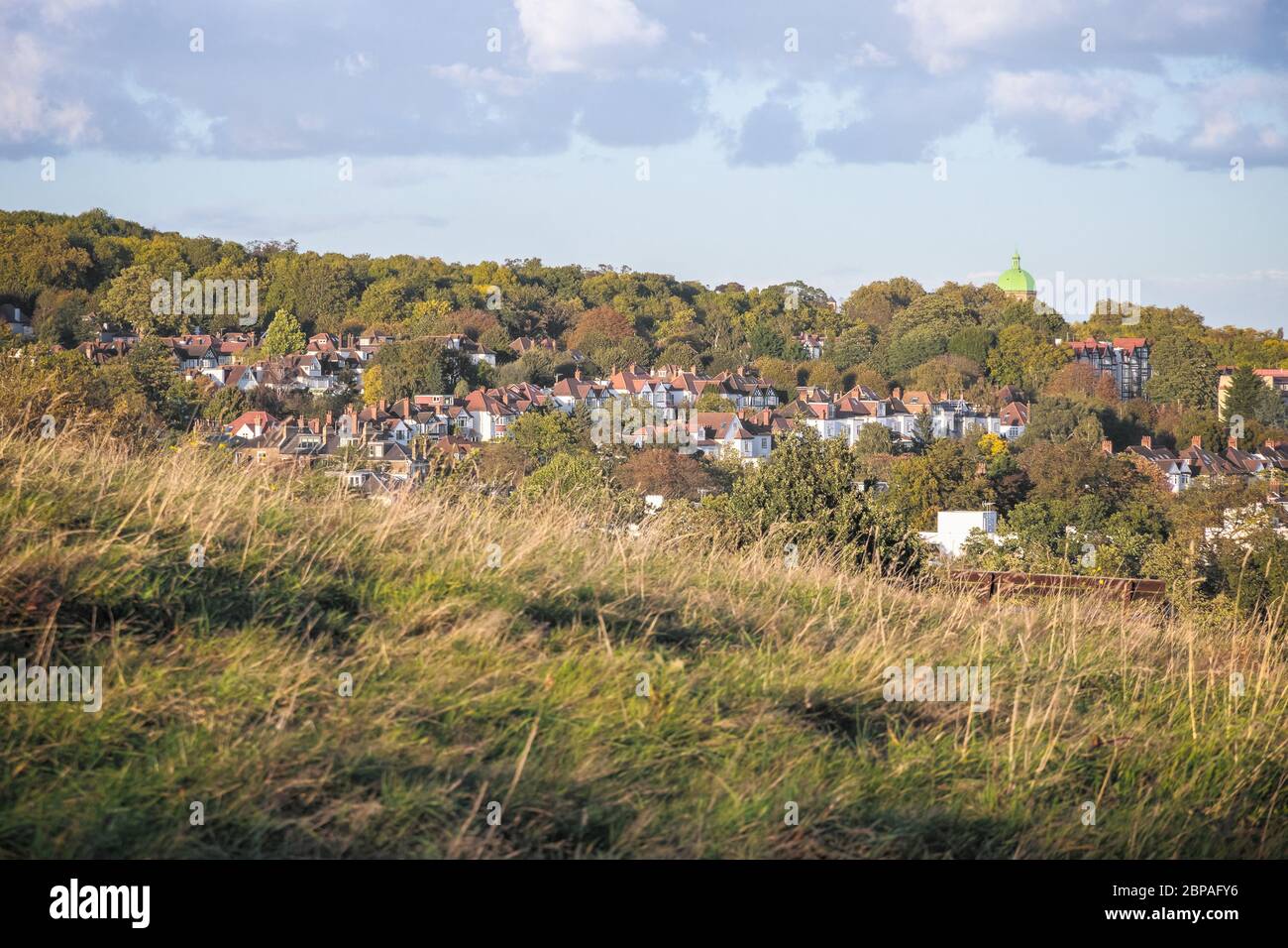 Blick in die Hampstead Garden Vorstadt vom Parliament Hill in Hampstead Heath, London Stockfoto