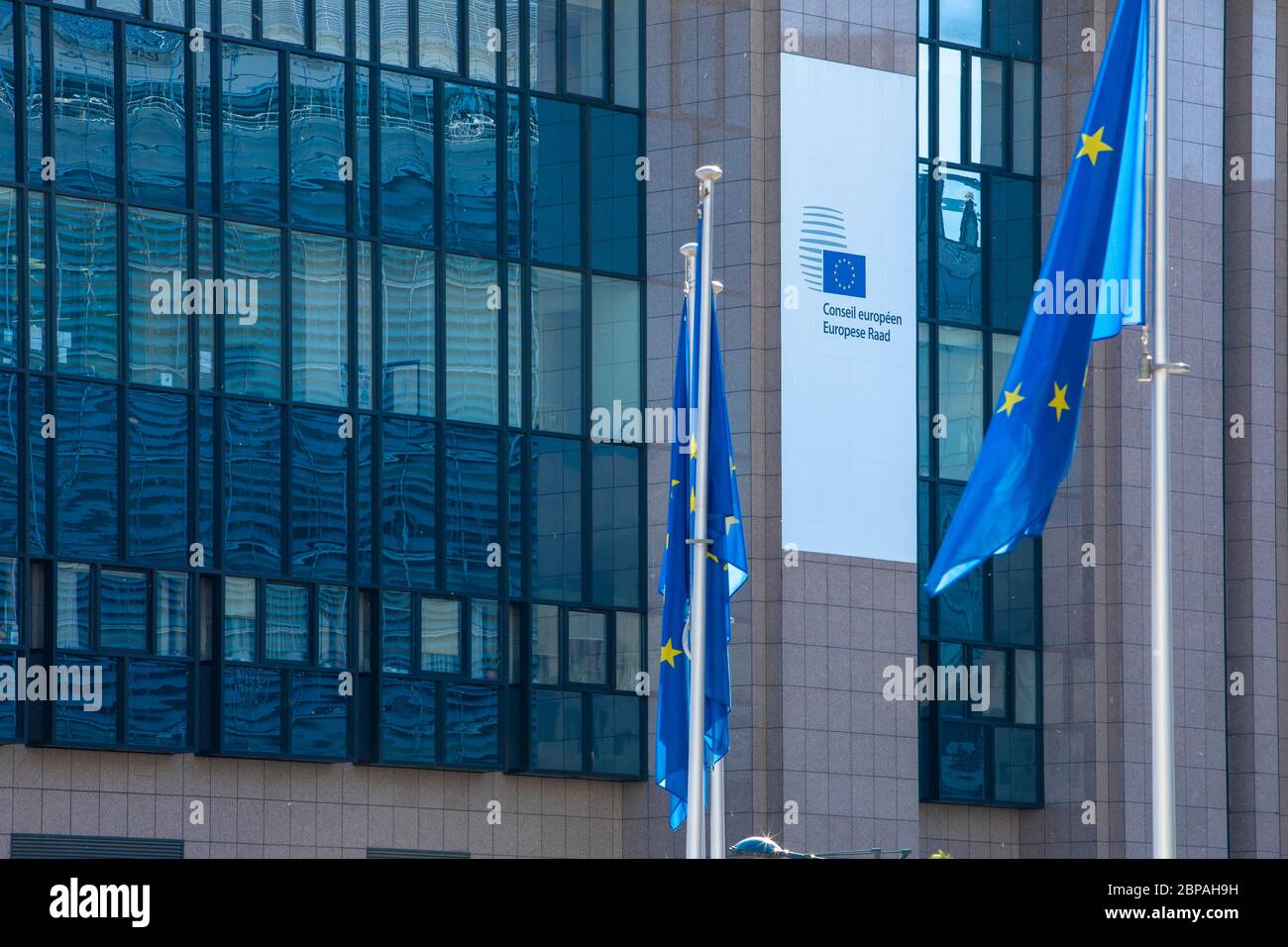 BRÜSSEL, Belgien - 4. Mai 2020: Banner für den rotierenden Vorsitz kroatiens an der Spitze des europäischen rates Stockfoto