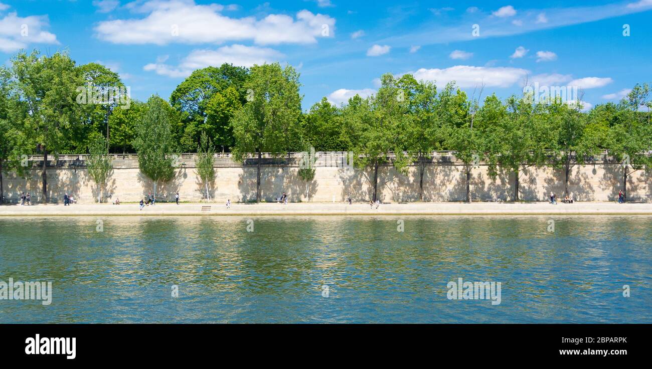 Paris/ Frankreich: Panoramablick auf seine mit Franzosen im Frühling. Stockfoto
