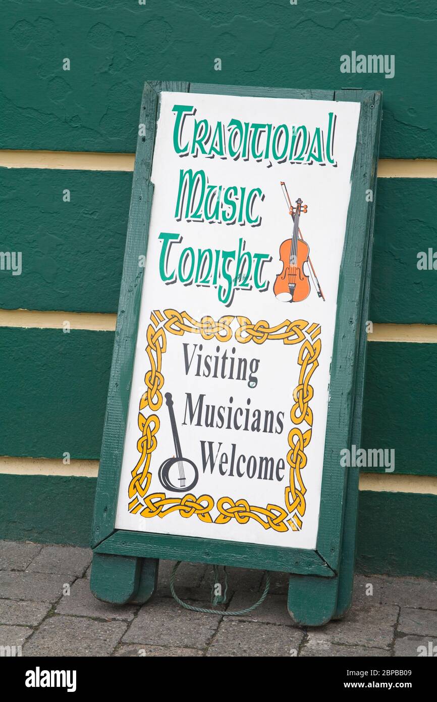 Schild, Corner House Pub, Ardara Town, County Donegal, Irland Stockfoto