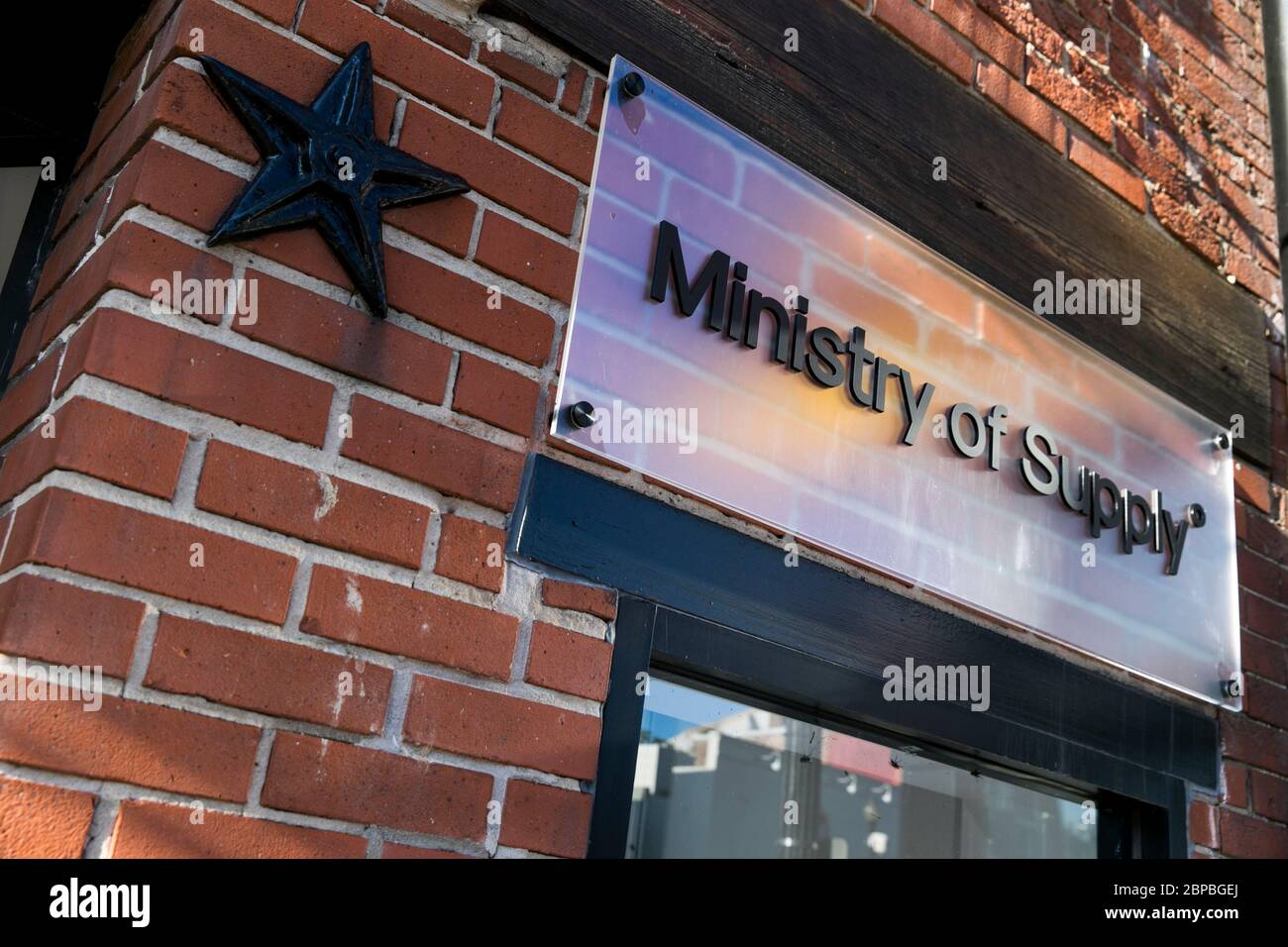 Ein Logo-Schild vor einem Einzelhandelsgeschäft des Ministeriums für Versorgung in Washington, D.C. am 9. Mai 2020. Stockfoto