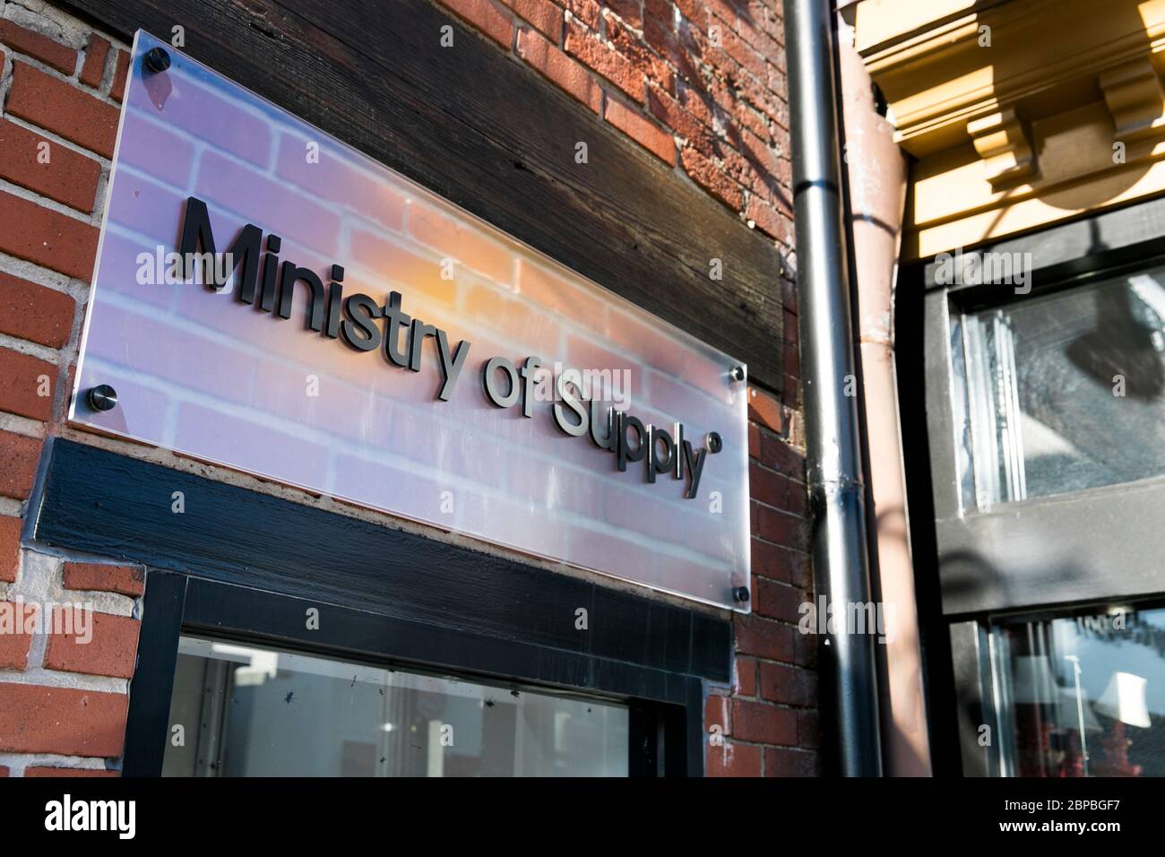 Ein Logo-Schild vor einem Einzelhandelsgeschäft des Ministeriums für Versorgung in Washington, D.C. am 9. Mai 2020. Stockfoto