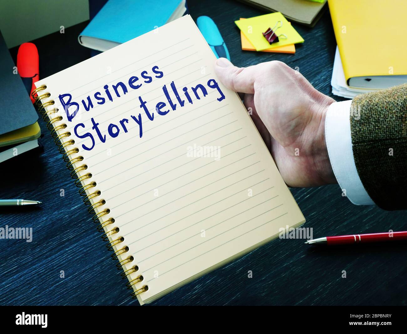 Business Storytelling handgeschriebene Phrase auf der Seite. Stockfoto