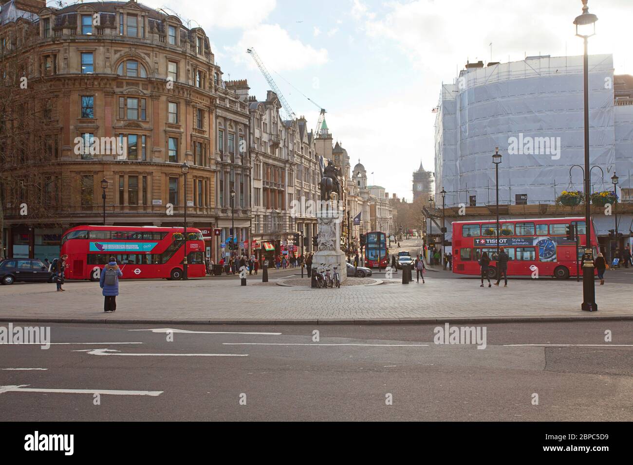 Reiterstatue von Charles I und rote Busse, Trafalgar Square, London Stockfoto