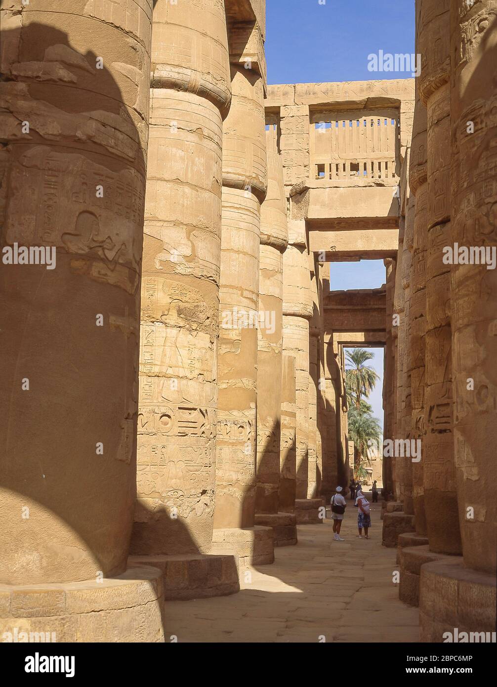 Geschlossene Papyrus umbel Hauptstädte der Hypotyle Hall, Karnak Tempel Komplex, El-Karnak, Karnak Governorate, Republik Ägypten Stockfoto