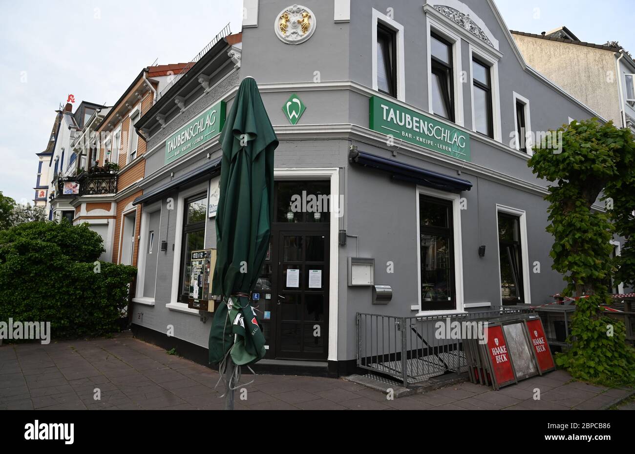 Bremen, Deutschland. Mai 2020. Fußball: Bundesliga, Werder Bremen - Bayer Leverkusen, 26. Spieltag. Das Werder Pub Taubenschlag ist geschlossen. Kredit: Carmen Jaspersen/dpa - WICHTIGER HINWEIS: Gemäß den Bestimmungen der DFL Deutsche Fußball Liga und des DFB Deutscher Fußball-Bund ist es untersagt, im Stadion und/oder aus dem Spiel fotografierte Aufnahmen in Form von Sequenzbildern und/oder videoähnlichen Fotoserien zu nutzen oder ausgenutzt zu haben./dpa/Alamy Live News Stockfoto