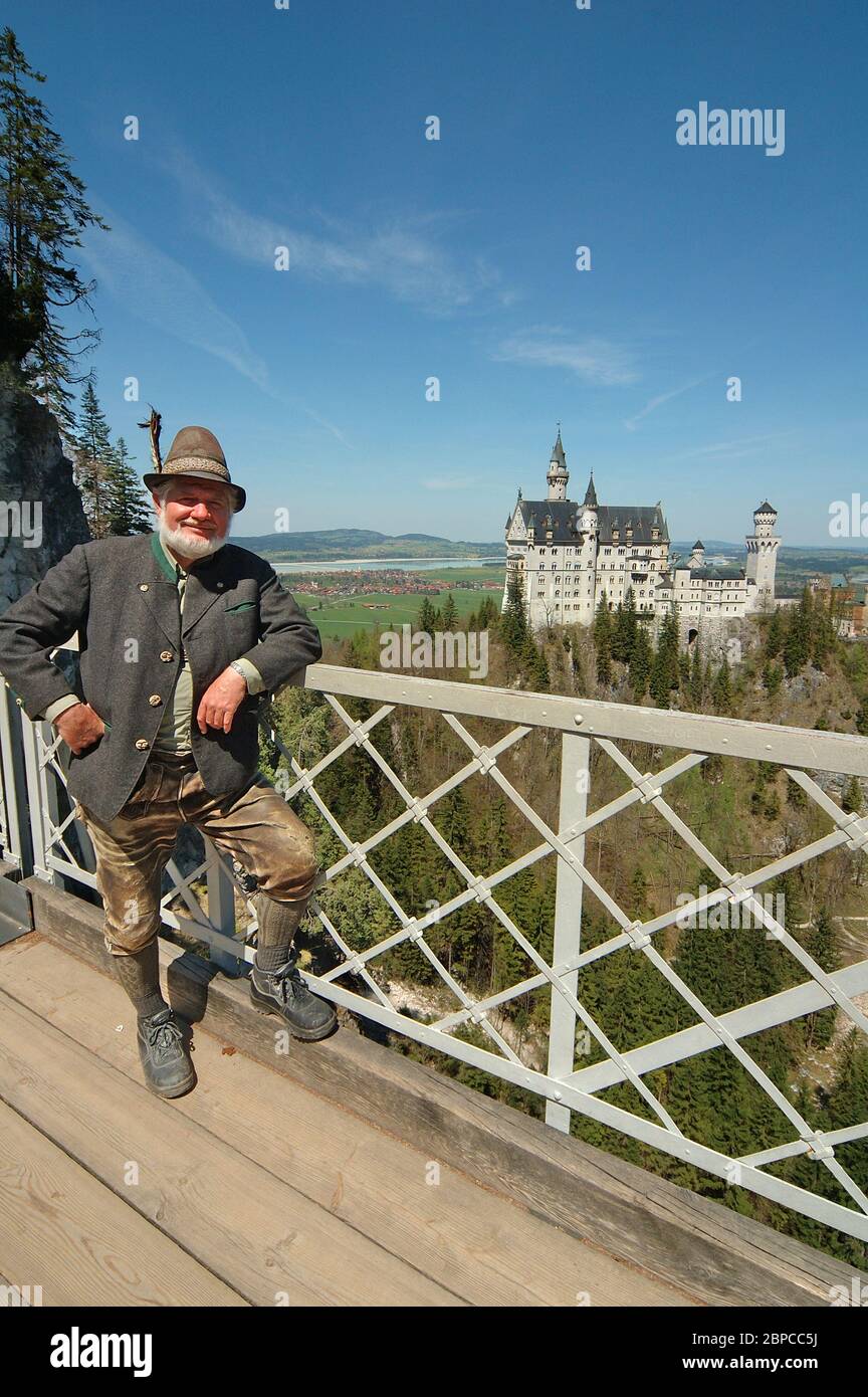 Bayerischen Mann auf Marias Brücke in der Nähe von Schloss Neuschwanstein Stockfoto