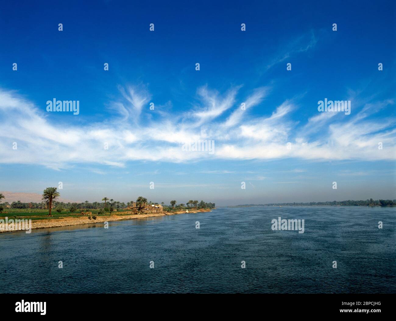 Blick auf den Nil zwischen Luxor und Dendera Ägypten Stockfoto