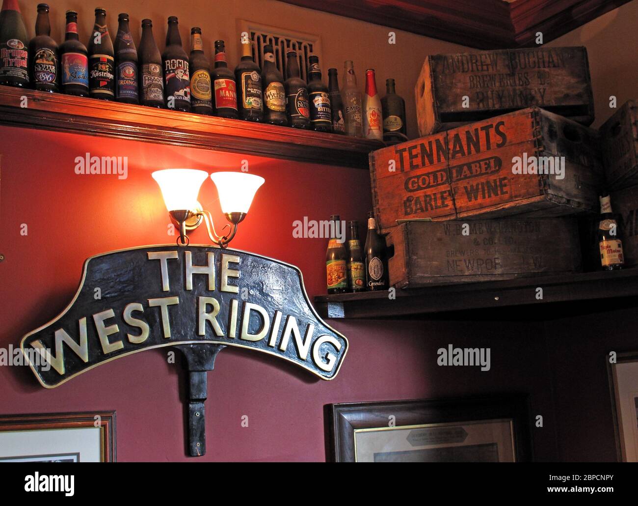 The West Riding, Tennants Gold Label Barley Wine, Dewsbury Railway Station, Dewsbury Railway Station, Wellington Road, Dewsbury, WF13 1HF Stockfoto