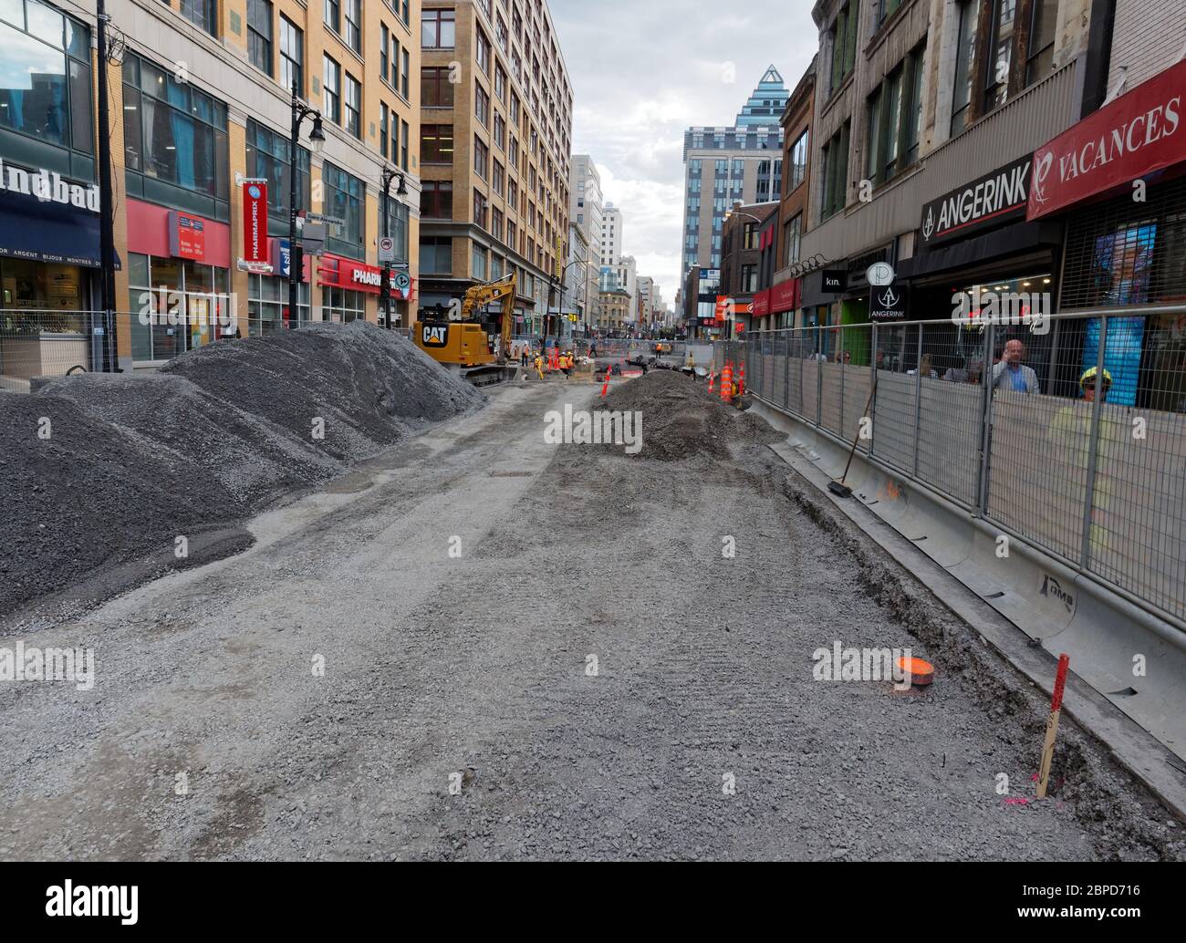 Montreal, Kanada. Sainte-Catherine Straße in der Innenstadt von Montreal im Bau Stockfoto