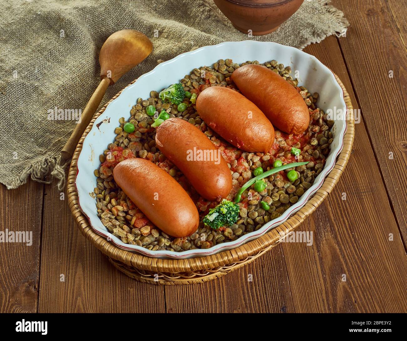 Lincolnshire Wurst und Linsen, köcheln lassen ein-Topf herzhaften Eintopf Stockfoto