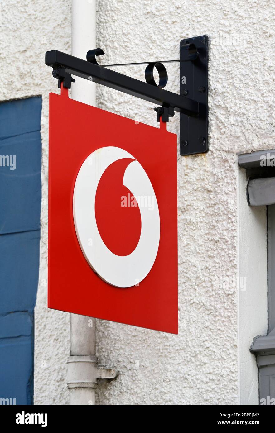 Vodafone-Logo. Stricklandgate, Kendal, Cumbria, England, Großbritannien, Europa. Stockfoto