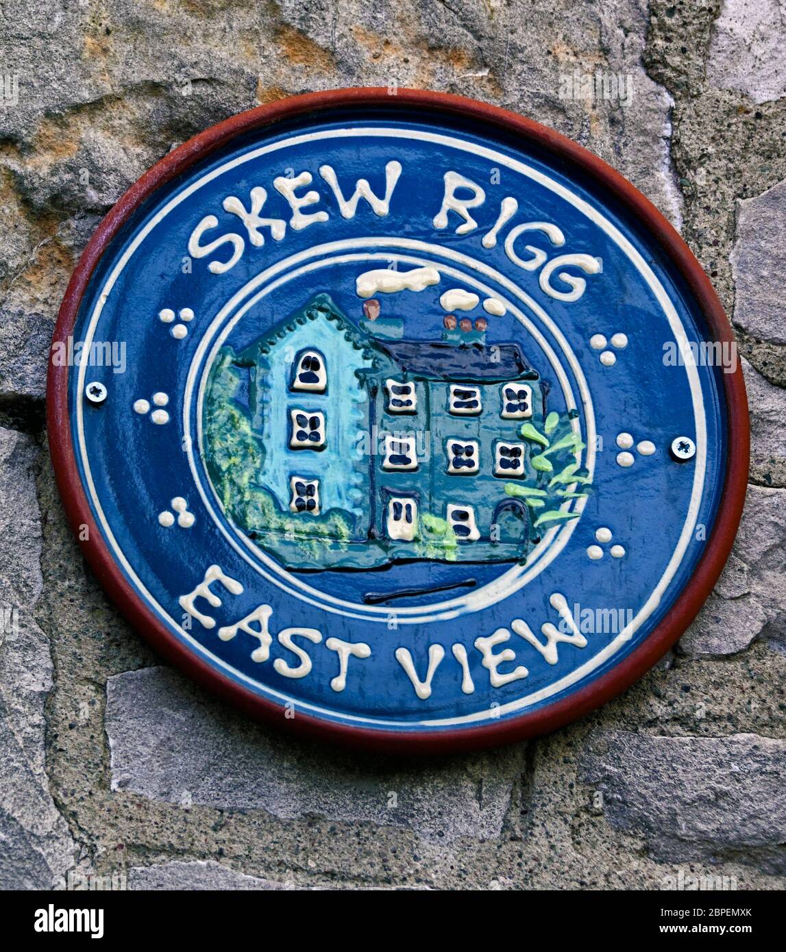Namensschild des Hauses. Schräge Rigg-Ansicht Nach Osten. Kendal, Cumbria, England, Vereinigtes Königreich, Europa. Stockfoto