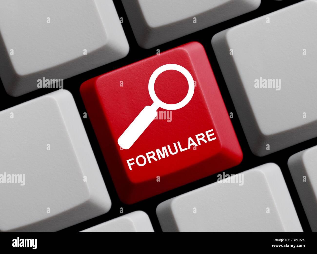 Rote Geschmack in einer Computer Tastatur mit Symbol einer Lupe zeigt Formulare online Stockfoto