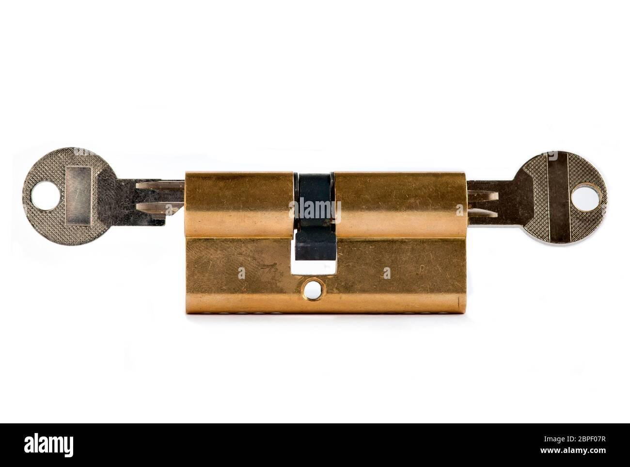 Detail der Schlüssel und Stecker - gesperrt - Zylinderschloss - hinter Schloss und Riegel - Gefühl der Sicherheit Stockfoto