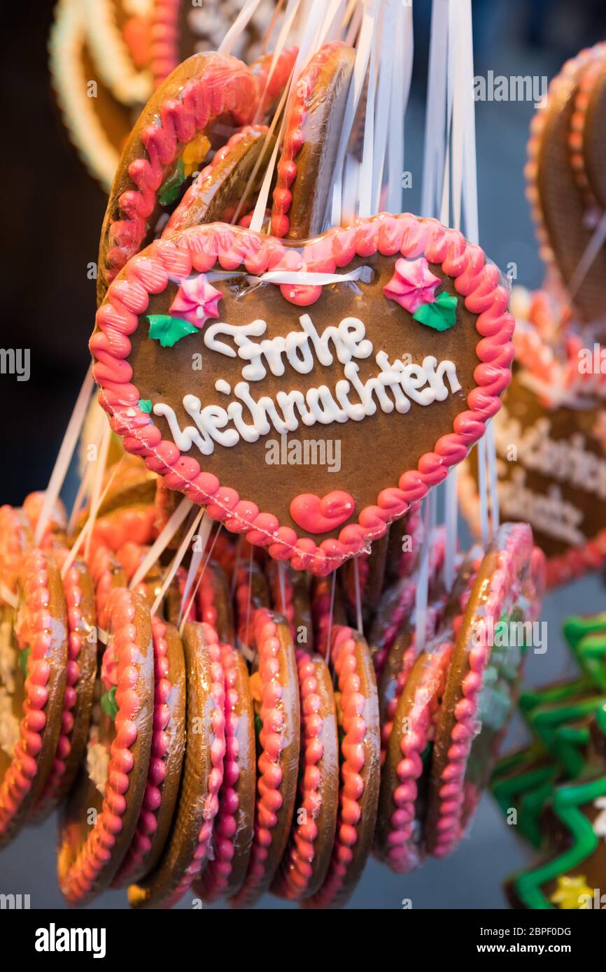 Lebkuchenherzen am weihnachtsmarkt in deutschland -Fotos und 