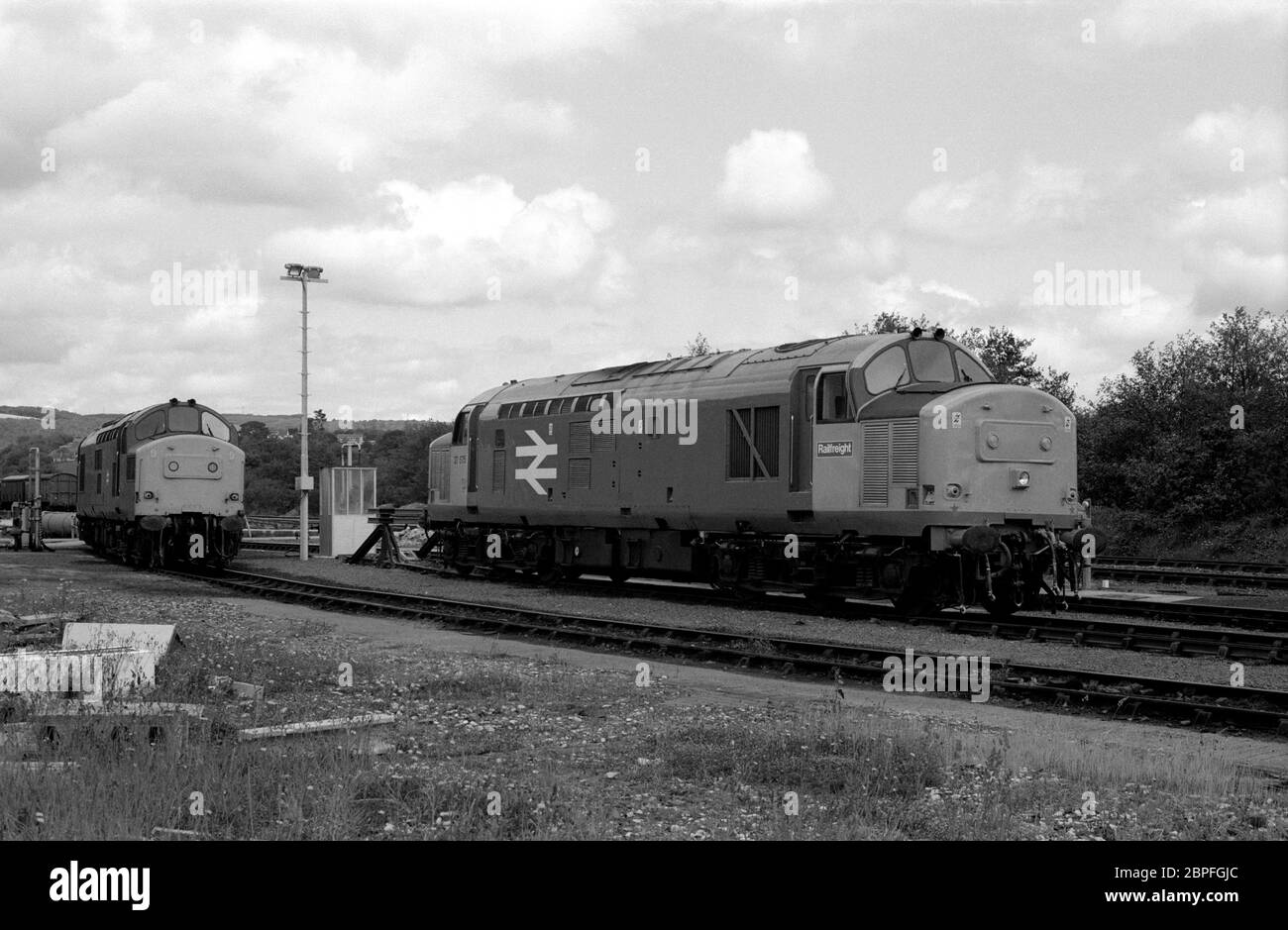 Diesellokomotiven der Baureihe 37 Nr. 37675 und 37196, Cornwall, England, Großbritannien. Juni 1987. Stockfoto