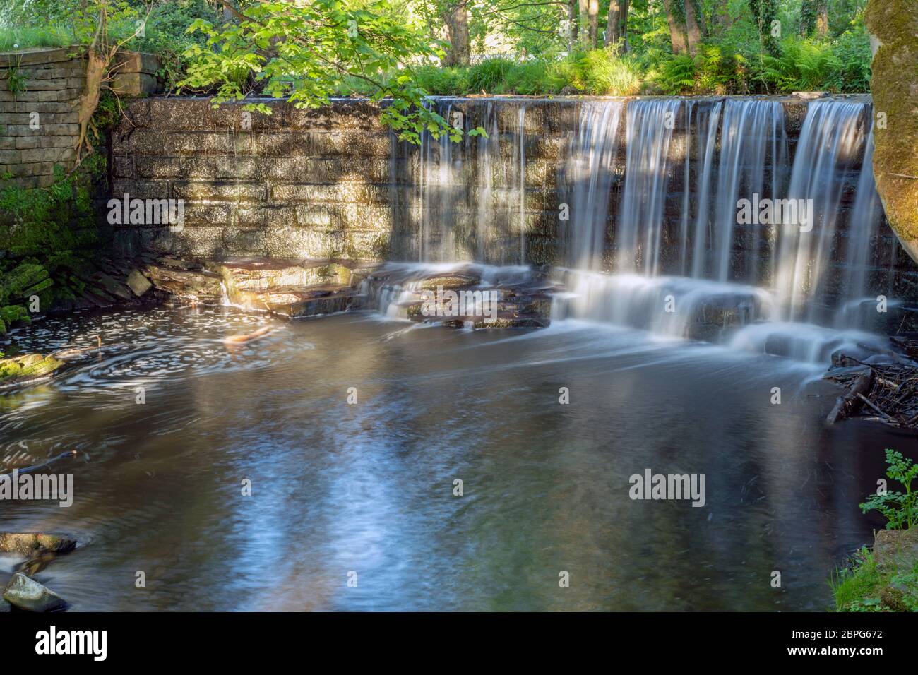 Magdale Wasserfall bei Honley in West Yorkshire Stockfoto