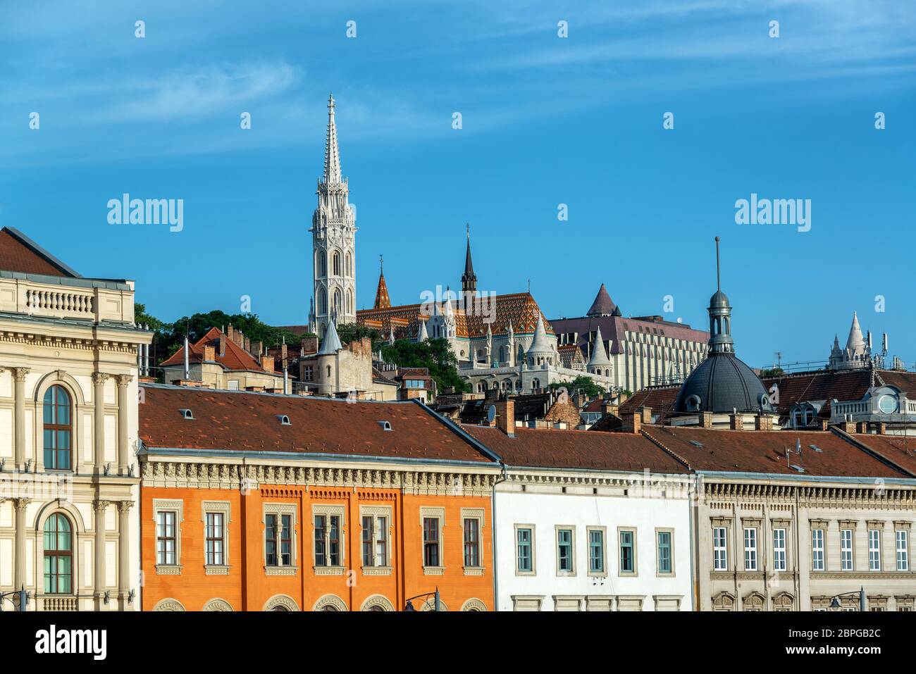 Aussicht auf die schöne Stadt Budapest, Ungarn und St. Matthias Kirche Stockfoto