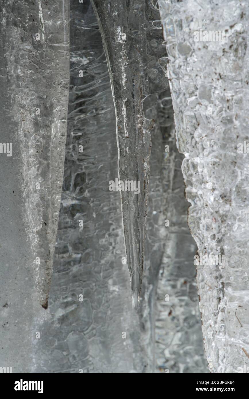 Details zum Winterwasserfall, Pistyll Rhaeadr, Powys, Wales. Stockfoto