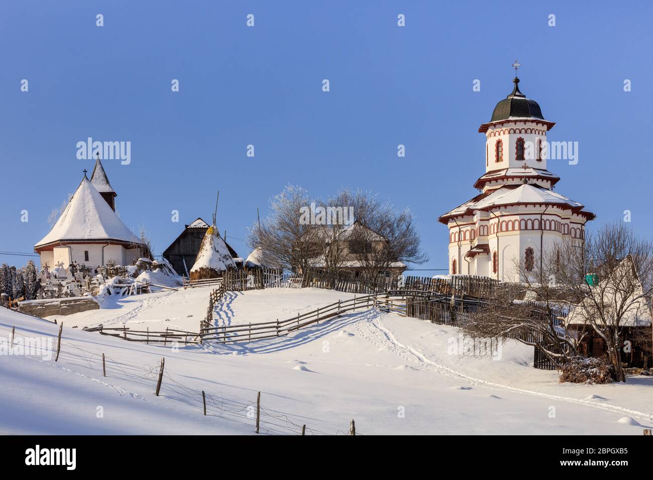 Fundatica Dorf im Winter. Brasov, Rumänien Stockfoto