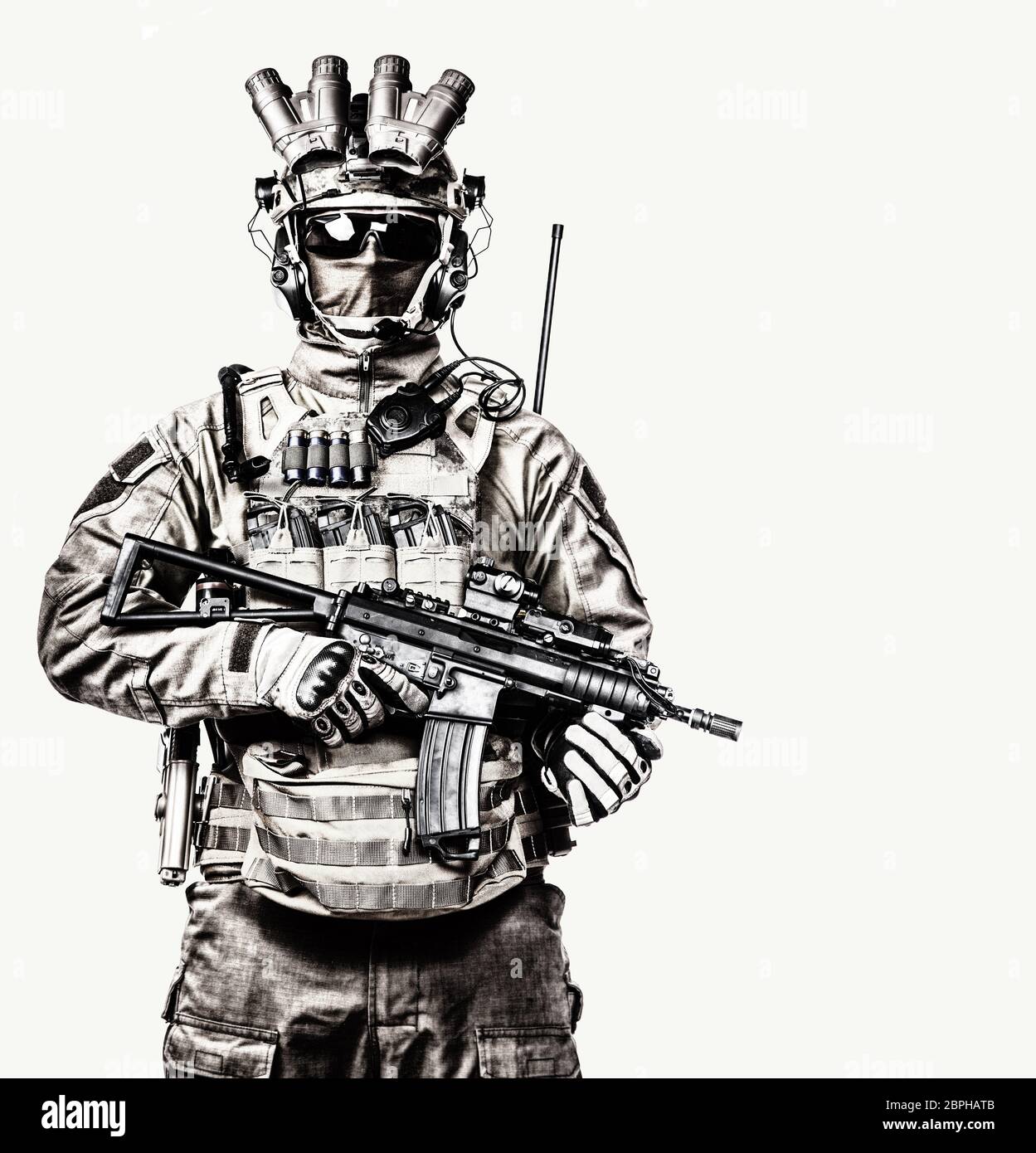 Special Operations Forces Soldat, Counter Terrorist squad Fighter, militärische Söldner in Maske und Nachtsichtgerät, mit kurzen Barrel bewaffneten Servic Stockfoto