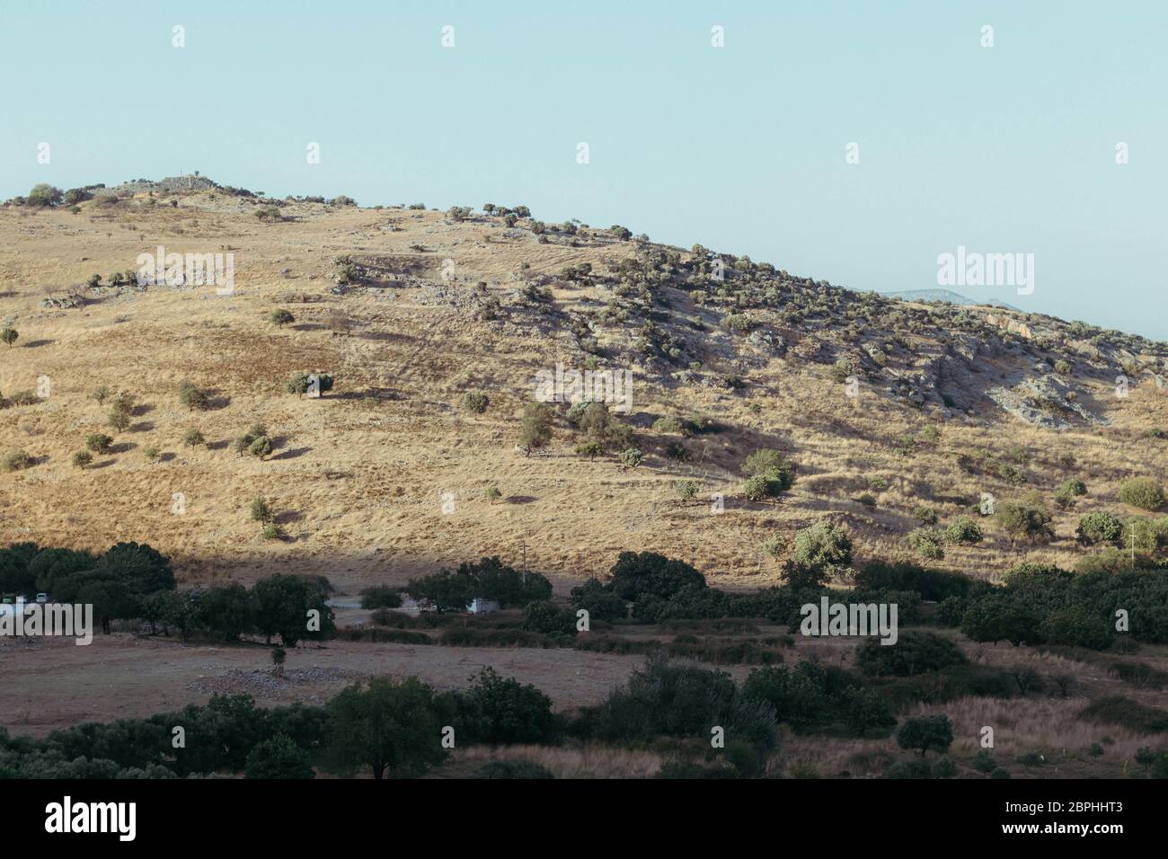 Ein sehr gut aussehendes Weitwinkelfoto von einem kühnen Berg. Foto wurde in izmir/türkei gemacht. Stockfoto